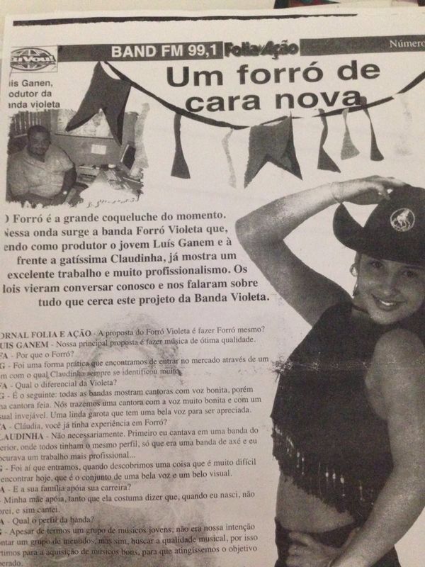 Claudia Leitte largou mais uma vez a faculdade para se dedicar a carreira de cantora, iniciando em uma banda de forró chamada "Violeta" (Foto Reprodução/Acervo/Internet)