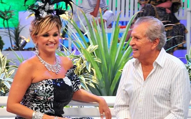 Carlos Alberto com Andréa Nóbrega (Foto: Reprodução/SBT)