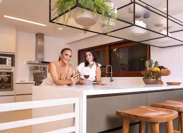 Ivete Sangalo em sua cozinha (Foto Reprodução/Internet)