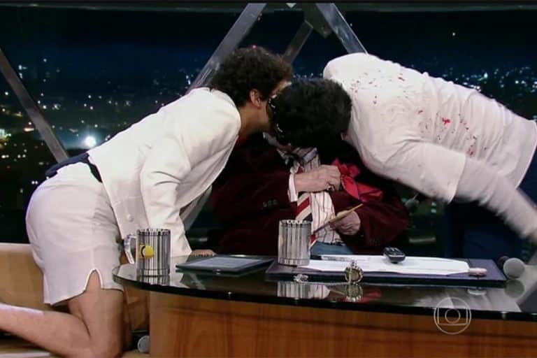 Após rumores de ser gay, Jô Soares deu beijo triplo (Foto: Reprodução)