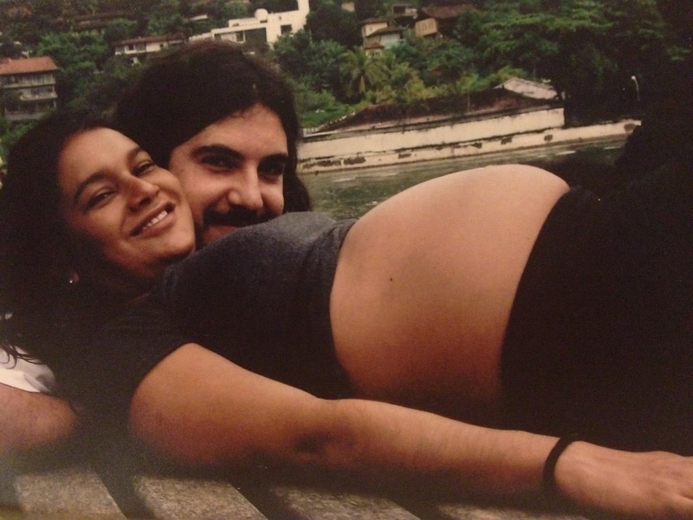 Dira Paes em sua primeira gravidez (Foto Reprodução/Arquivo Pessoal/TPM)