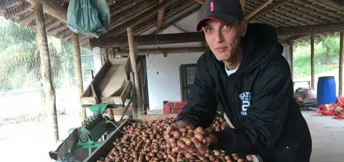 Rodolfo, após perder o amigo, passou a vender frutas (Foto Reprodução/Internet)