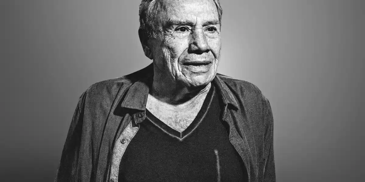 Stênio Garcia, está com 90 anos de idade e não tem nenhuma pretensão em parar de trabalhar (Foto Reprodução/Veja)