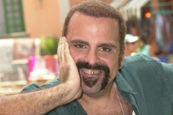 Guilherme Karam como "Cachorrão" em "O Clone" (Foto Reprodução/Internet)