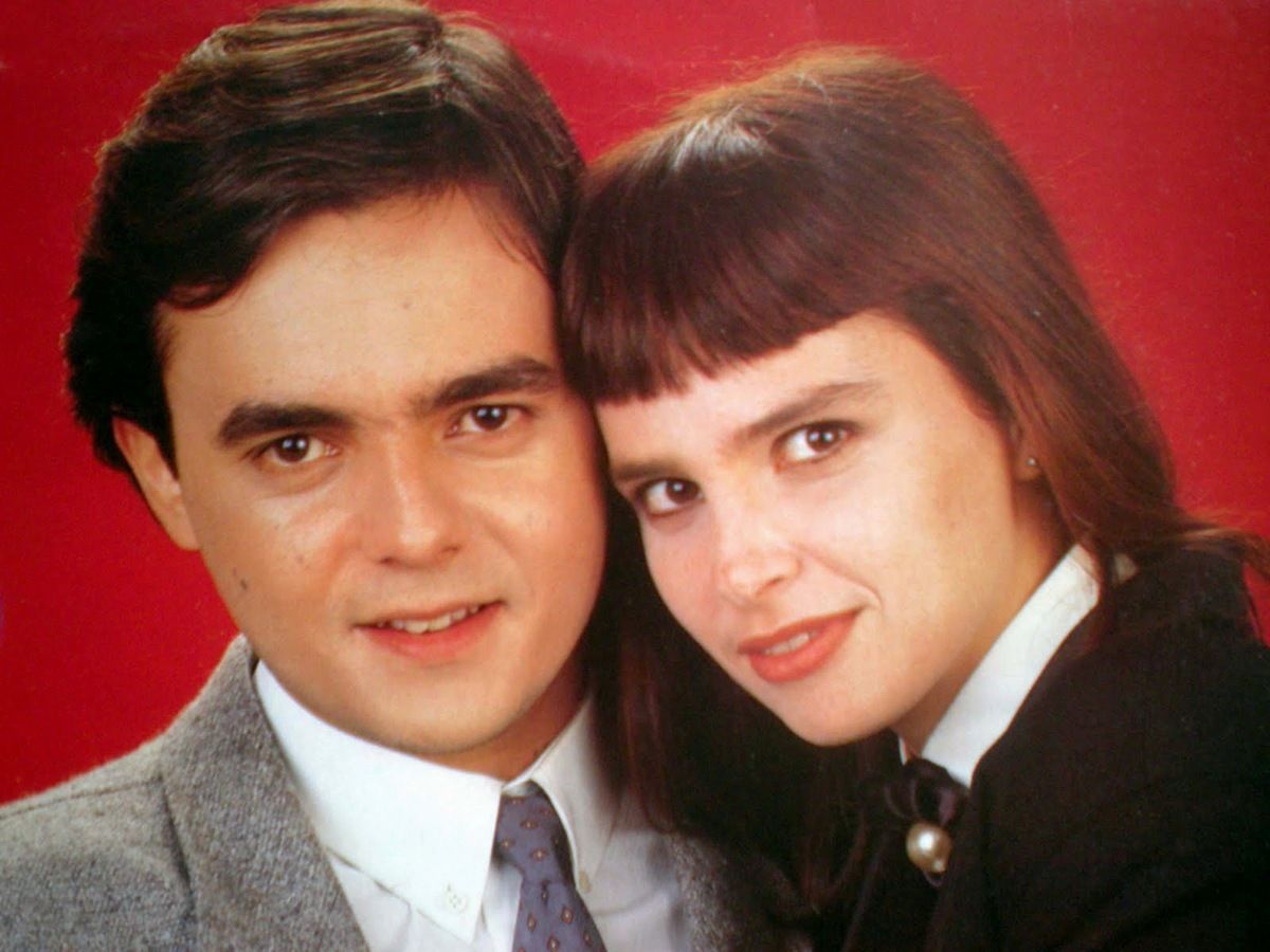 Cássio Gabus Mendes e Lídia Brondi, além de serem casados atualmente, já despontaram como par romântico em muitas tramas (Foto Reprodução/Internet)