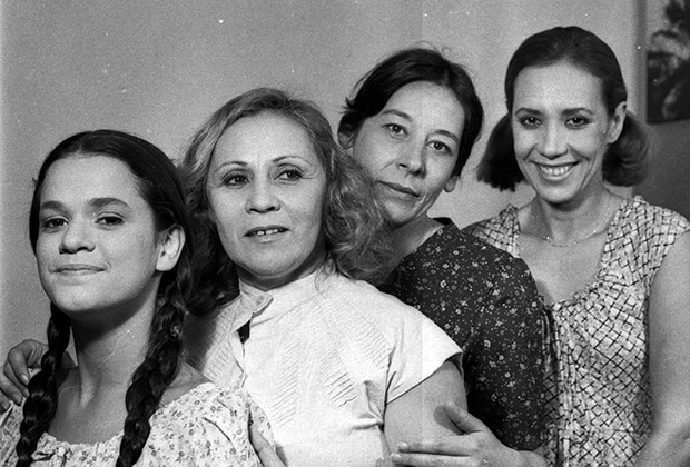 Ana Maria , Ilva Niño, Isabel Ribeiro e Arlete Salles no filme "Sem Lenço, Sem Documento" de 1977