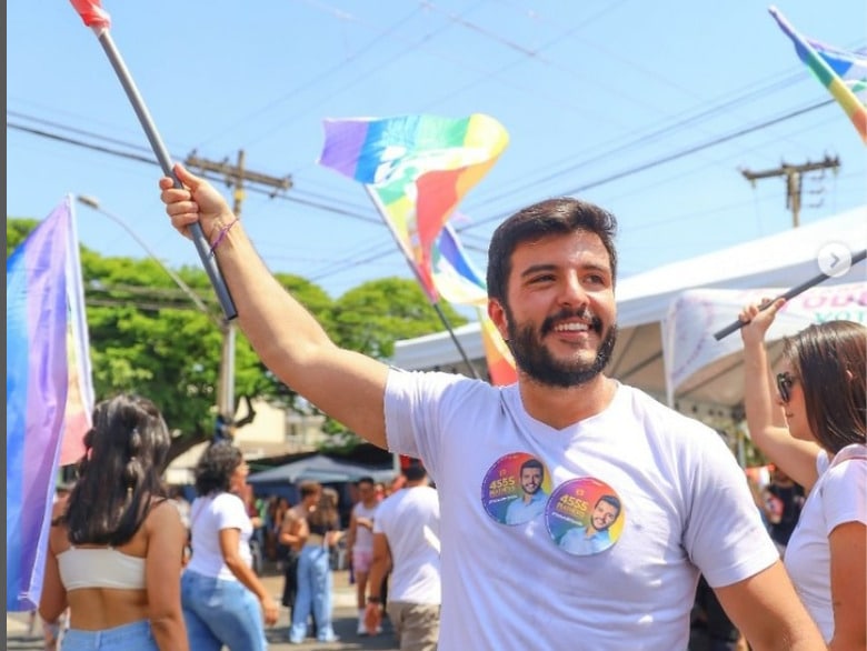 Matheus Ribeiro na parada LGBTQIA+ em Goiania (Foto Reprodução/Instagram)