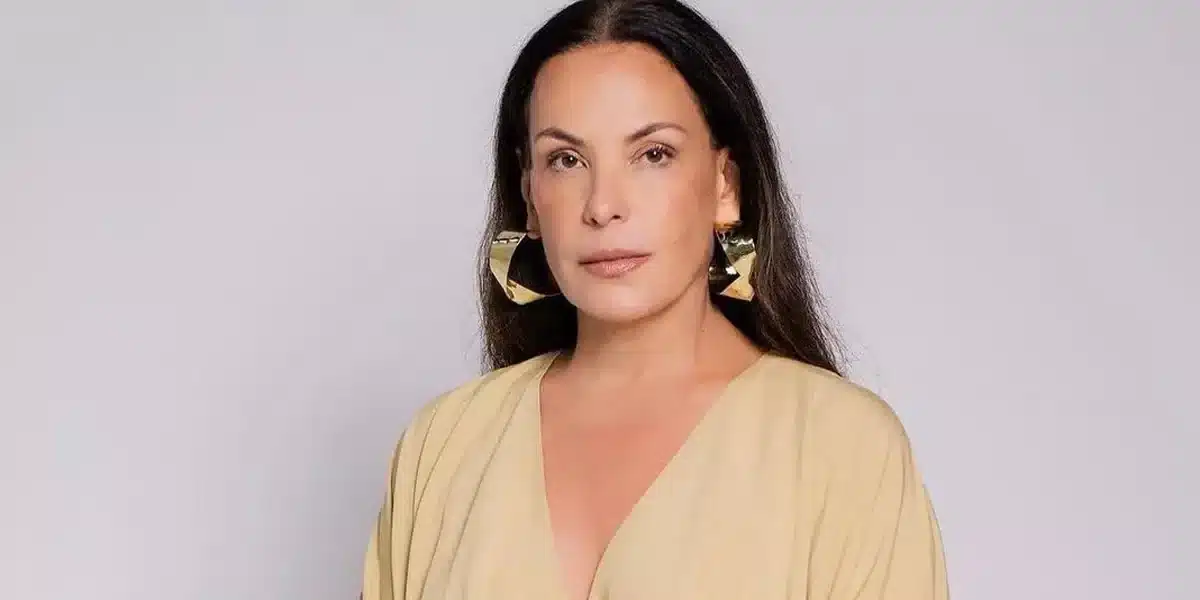 Carolina Ferraz, após ficar famosa em atuar em inúmeras produções, principalmente pela Globo, hoje está na Record como apresentadora (Foto Reprodução/Internet)