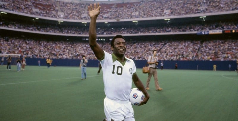 Pelé atuando pelo New York Cosmos. (Foto: reprodução)