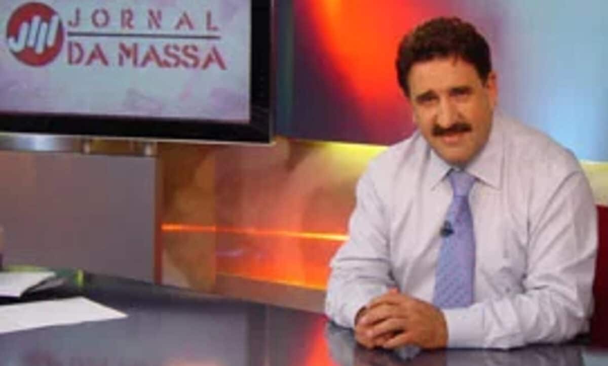 o apresentador no "Jornal da Massa" (Foto Reprodução/Internet)