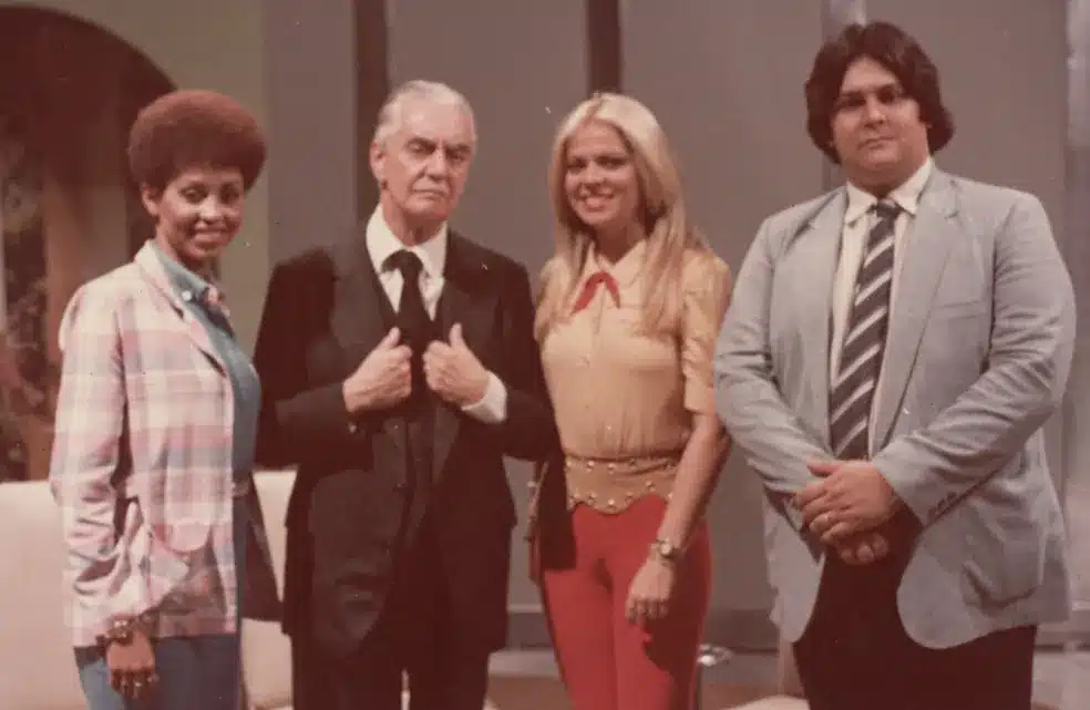 Roberto Jefferson com outros integrantes do programa "O povo na TV" (Foto Reprodução/Acervo O Globo)
