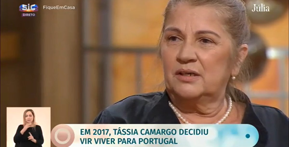 Tássia Camargo em recente aparição na Tv portuguesa. (Foto: reprodução/SIC)