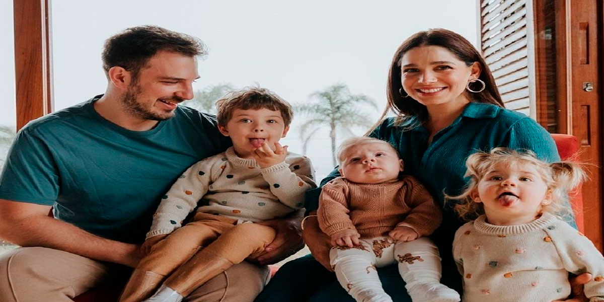 Sabrina Petraglia e sua familia (Foto: Reprodução / Instagram)
